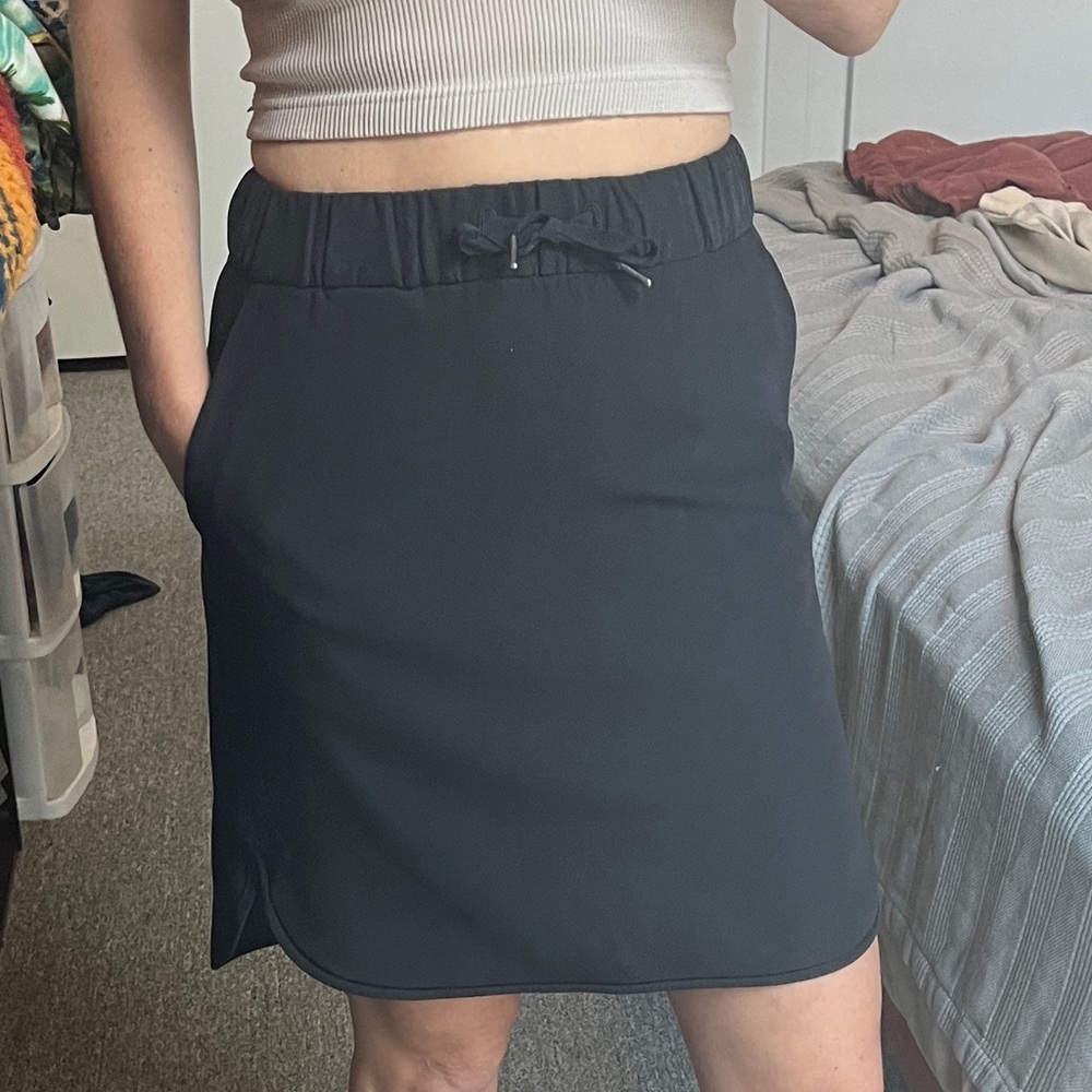 Lululemon On The Fly Skirt - Black - size 4